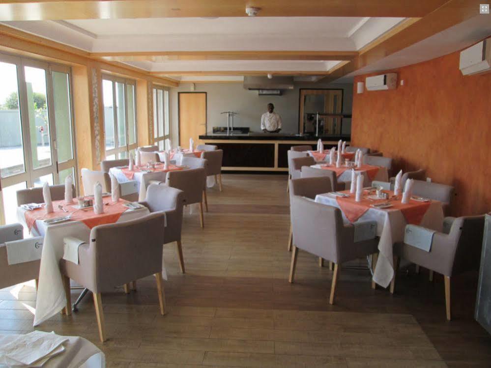 Aquarian Tide Hotel Габороне Экстерьер фото